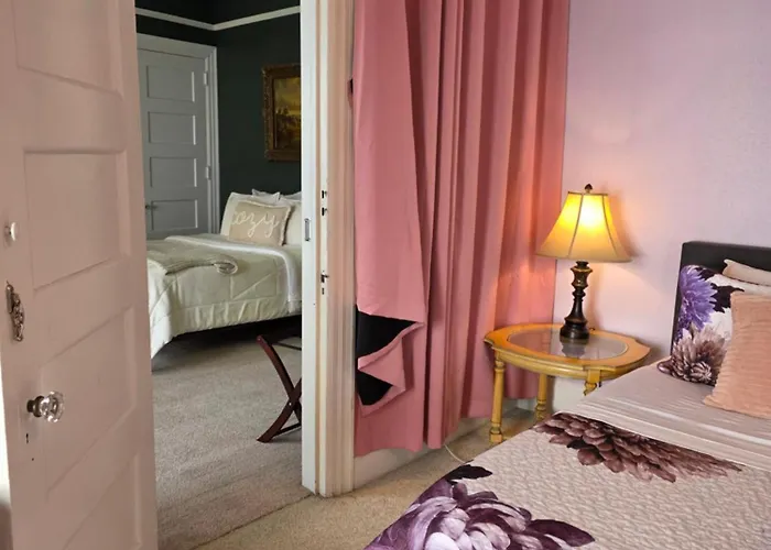 The Kings Throne Inn And Guest House