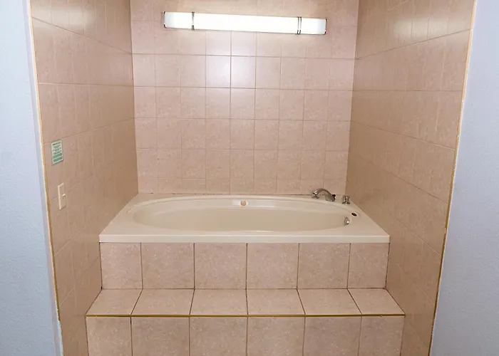 Legacy Inn - Gallatin