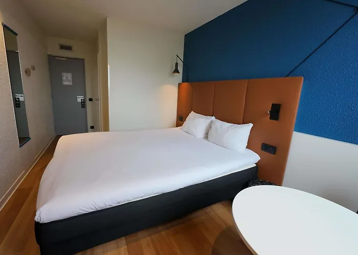 ibis Lyon Est Bron