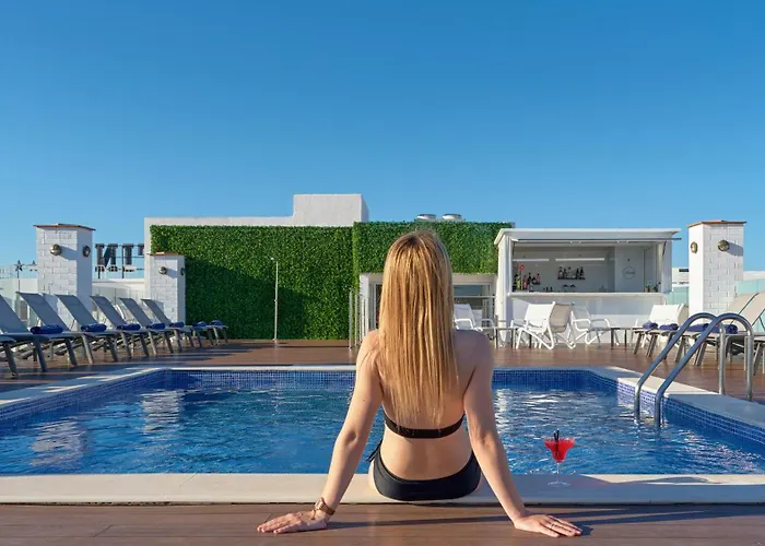 H10 Delfín - Adults Only