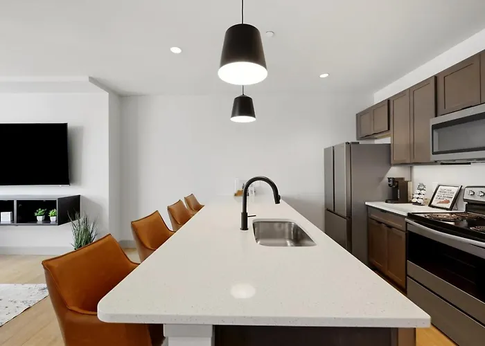 175 Lex - Walkable Downtown Lexington & Rupp Arena - Full Condos