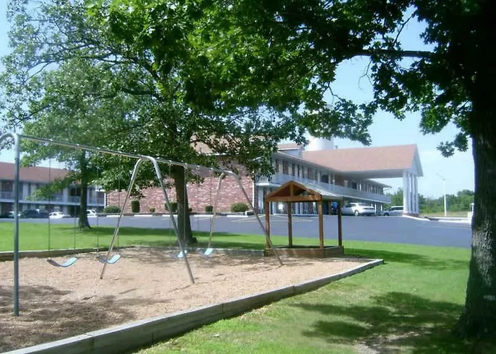 Twelve Oaks Inn