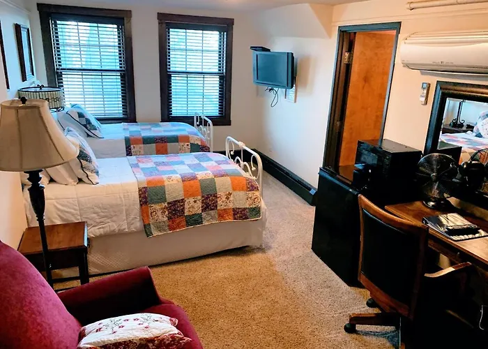 Iowa House Historic Inn